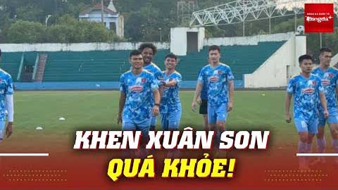 Tiến Dũng khen Xuân Son quá khỏe trong bài tập va đập trên không