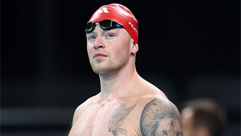 Vợ chồng David Beckham dự lễ cưới của 'nghịch tử' bơi lội nước Anh