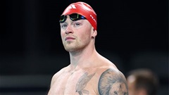 Vợ chồng David Beckham dự lễ cưới của 'nghịch tử' bơi lội nước Anh