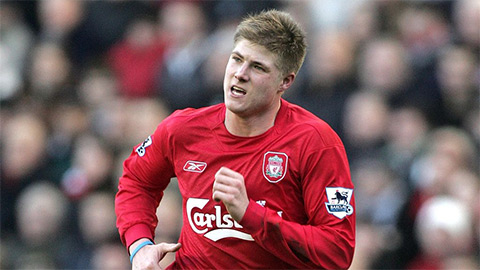 Cựu tiền đạo Liverpool được fan 'xin làm con rể' vì cô con gái quá xinh đẹp