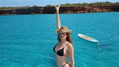 Vợ sao Newcastle khoe ảnh du hí sau khi chồng không được gọi vào ĐT Brazil