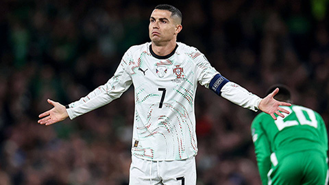 Chiếc thẻ đỏ của Ronaldo & món nợ 19 năm với Rooney