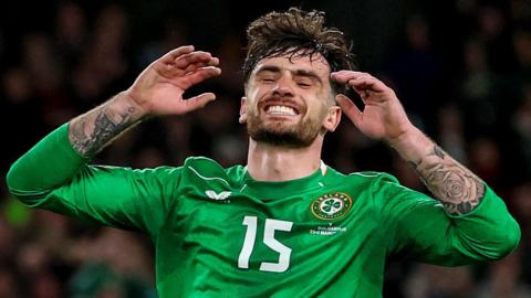 Cánh chim lạ Troy Parrott