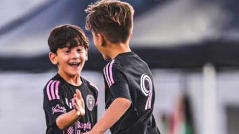 Cậu út nhà Messi lập siêu phẩm sút phạt giống bố gây sốt