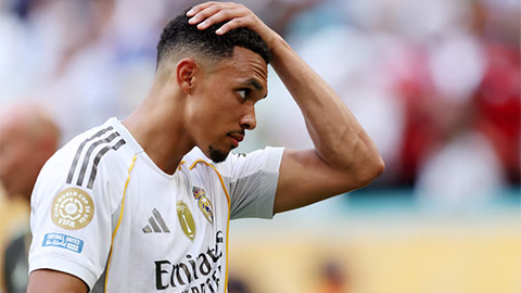 Trent Alexander-Arnold bấm nút tự hủy