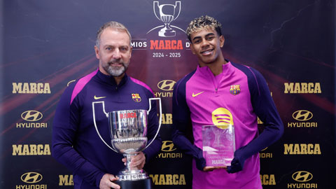 HLV Hansi Flick và Lamine Yamal cùng nhận giải hay nhất mùa 