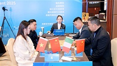 Nhà vô địch thế giới Lại Lý Huynh đánh cặp cùng kỳ thủ Trung Quốc xinh đẹp, thành tích bất bại