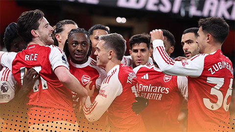 Jamie Carragher chỉ ra đội duy nhất có thể ngăn Arsenal vô địch