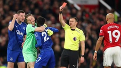 Thẻ đỏ lố bịch ở trận MU vs Everton: Gueye tát thẳng mặt đồng đội Keane