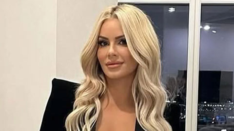 Nữ đô vật WWE khoe thân hình nóng bỏng, vòng 1 căng mọng