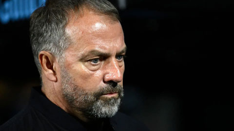 HLV Hansi Flick suýt khóc sau chiến thắng của Barca