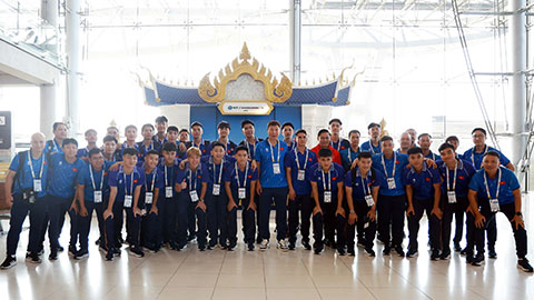 U22 Việt Nam tới khách sạn 4 sao, ở chung với Thái Lan, ăn vội bữa nhẹ rồi nhanh chóng sa sân tập