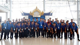 U22 Việt Nam tới khách sạn 4 sao, ở chung với Thái Lan, ăn vội bữa nhẹ rồi nhanh chóng sa sân tập
