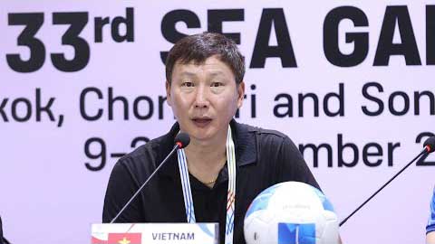 HLV Kim Sang Sik tiết lộ chuyện “nắn gân” học trò sau chiến thắng vất vả trước U22 Lào