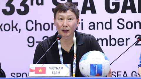 HLV Kim Sang Sik nói gì về bàn thắng tranh cãi trước U22 Lào?