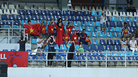 CĐV Thái Lan bất ngờ đến sân cổ vũ ĐT nữ Việt Nam 