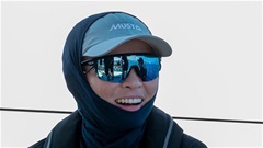  Hoàng hậu Thái Lan gây sốt khi tranh tài đua thuyền buồm ở SEA Games 33