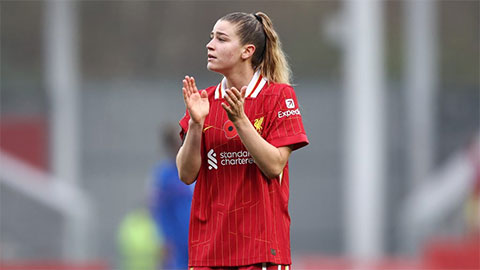 Nữ cầu thủ Liverpool bị triệu phú liên tục gửi tin nhắn sex