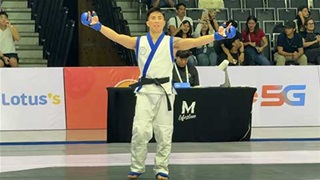 VIDEO Trọng tài thiên vị rõ Thái Lan, võ sỹ MMA Việt Nam quá cay liền bật khóc nức nở