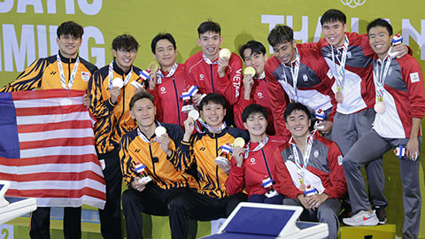 VIDEO Kình ngư 17 tuổi cùng đồng đội giành Vàng ở nội dung 4x200m tự do nam