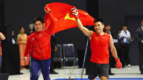 VIDEO Đồng đội bật khóc ngay sau khi Trần Ngọc Lượng mang về HCV thứ hai cho MMA Việt Nam