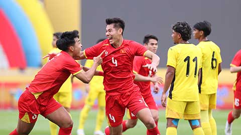 VIDEO Hiểu Minh bật cao đánh đầu dũng mãnh mở tỷ số (U22 Việt Nam 1-0 U22 Malaysia)