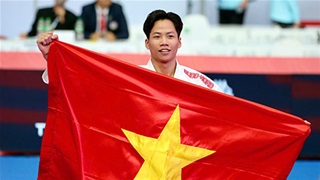 VIDEO Võ sỹ Khuất Hải Nam khiến đối thủ người Thái Lan gục ngã ở chung kết Karate bằng tỷ số áp đảo