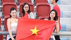 Dàn hot girl mặc sexy, sở hữu vòng 1 tròn trịa cổ vũ U22 Việt Nam