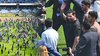 VIDEO Messi xuất hiện khiến cầu trường Ấn Độ hỗn loạn