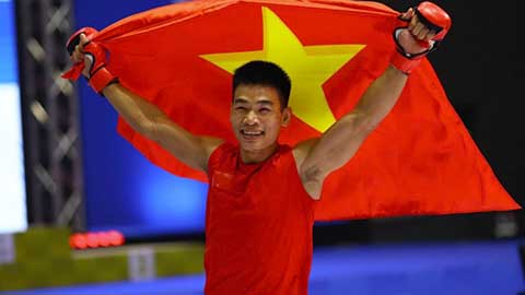 Võ sĩ Việt Nam 3 lần quăng đối thủ Thái xuống sàn thắng điểm trực tiếp