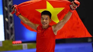 Võ sĩ Việt Nam 3 lần quăng đối thủ Thái xuống sàn thắng điểm trực tiếp