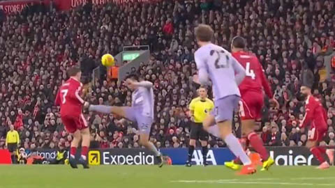 Sao Brighton thoát thẻ đỏ sau pha phạm lỗi thô thiển với Florian Wirtz