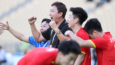 Phản ứng bất ngờ của HLV Kim Sang Sik sau trận bán kết SEA Games