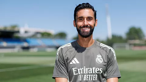 Chiến dịch 'bơm thổi' đưa Alvaro Arbeloa thay HLV Xabi Alonso?