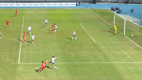 VIDEO: Cận cảnh trọng tài người Lào không công nhận  bàn thắng hợp lệ của Việt Nam