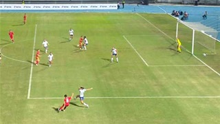 VIDEO: Cận cảnh trọng tài người Lào không công nhận  bàn thắng hợp lệ của Việt Nam