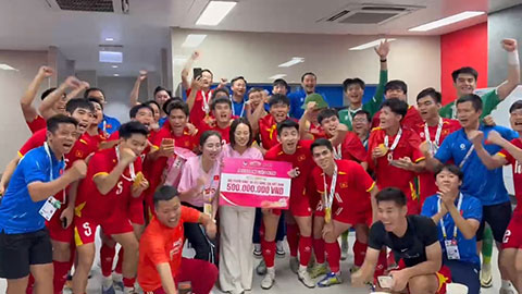 Độc quyền: Vào phòng thay đồ của U22 Việt Nam ăn mừng huy chương vàng