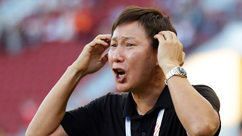 HLV Kim Sang Sik: ‘Tôi sợ vợ đập TV khi Thái Lan dẫn 2-0 Việt Nam’