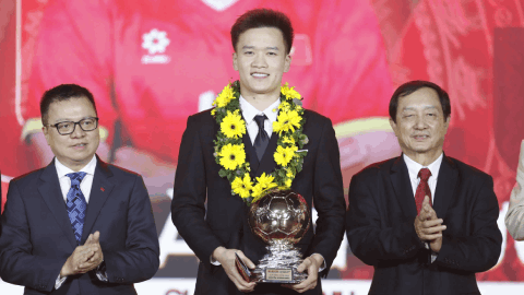 Tường thuật Gala trao Quả bóng vàng Việt Nam 2025: Hoàng Đức đoạt hat-trick bóng vàng 
