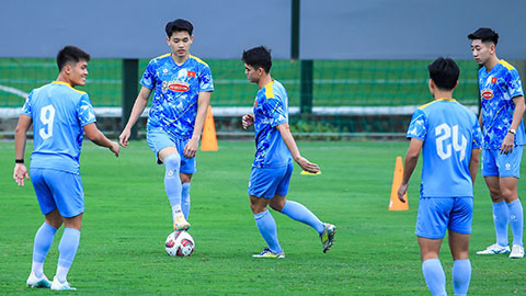 VIDEO Khuất Văn Khang và Đình Bắc bị đồng đội 