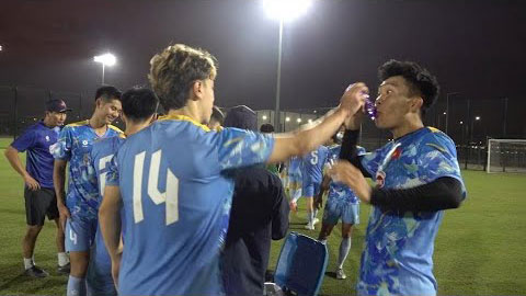 Cười đau bụng: Lý Đức tìm Viktor Lê 'tính sổ' vì suýt bị troll sặc nước sau buổi tập