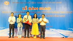 TP.HCM trao tặng hơn 10.000 bản sách lý luận, chính trị, giáo dục truyền thống cho cơ sở