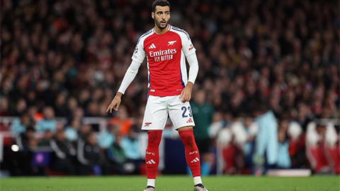 Mikel Merino may mắn thoát thẻ đỏ