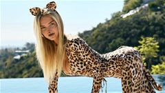 Người mẫu "náo loạn" làng thể thao khi khoe vòng 1 nóng bỏng