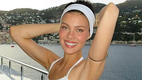 Dâu trưởng nhà Beckham tạo dáng ấn tượng trong bộ bikini hai mảnh