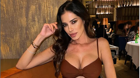 Chân dài bị Mourinho 'bóc phốt' khoe đường cong nóng bỏng