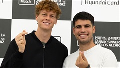 Carlos Alcaraz đánh bại Jannik Sinner trong trận đấu biểu diễn cháy vé tại Hàn Quốc