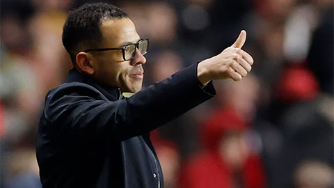 Rosenior ca ngợi Chelsea ‘phi thường’ sau chiến thắng tưng bừng ngày ra mắt