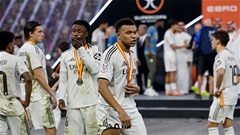 Kylian Mbappe có hành động lạ trong lễ trao huy chương Siêu cúp Tây Ban Nha