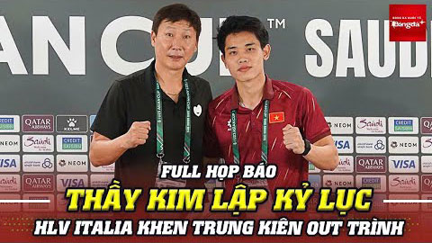 HLV Kim Sang Sik ca ngợi cầu thủ, HLV Saudi Arabia cúi gằm mặt vì thua